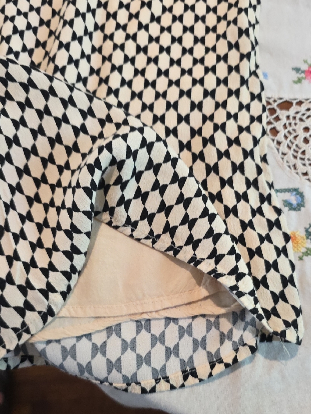 DISSH Set Geometric Co Ord Resort Cream And Black Top And Wide Leg Pants Size 4 - Picture 15 of 16
